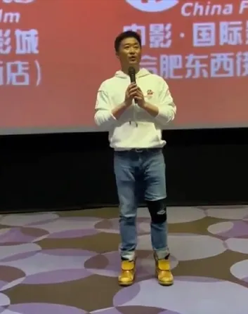 吳京昨出席《中國乒乓》包場活動。
翻攝娛超人微博