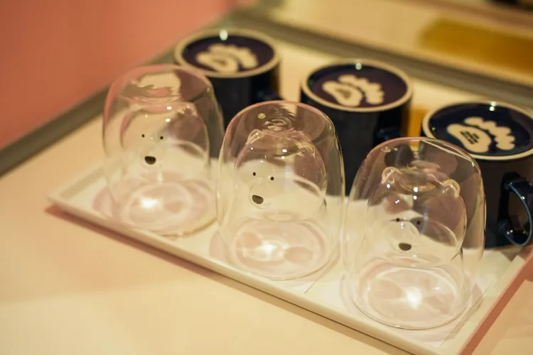 連水杯都是北極熊造型。田欣雲攝