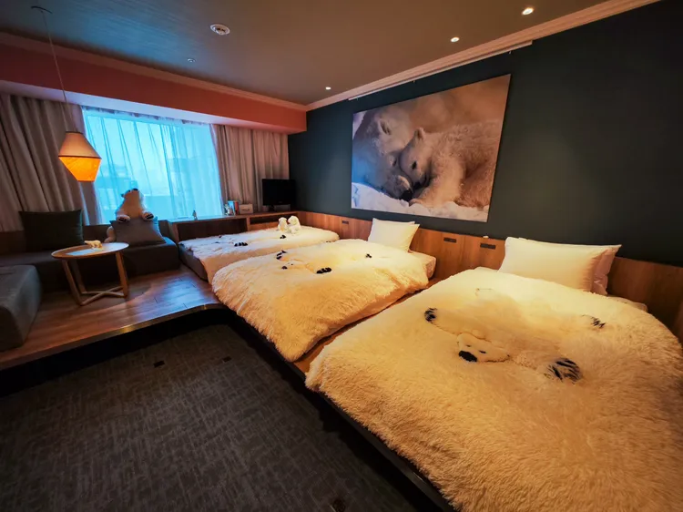 北極熊主題房的每個角落，都可發現北極熊蹤影，可供2至3人入住。田欣雲攝