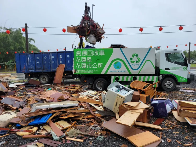 花蓮市清潔隊即日起受理大型垃圾清運預約登記，協助民眾除舊佈新。花蓮市公所提供