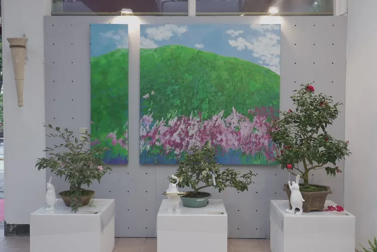 今年茶花展搭配國際藝文展覽，帶給賞花民眾們不一樣的感官體驗，在全新的一年迎接新的氣象。黃盈甄攝