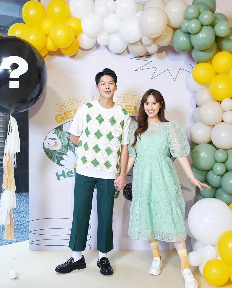 吳姍儒與夫婿一同入鏡。翻攝自吳姍儒 Sandy Wu臉書