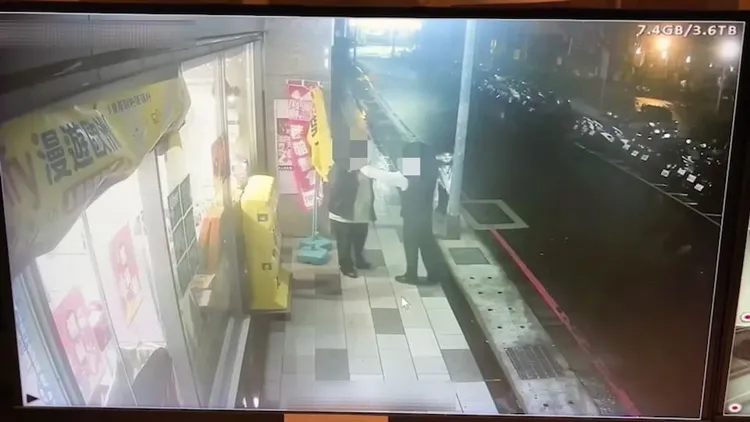陳男(右)與宋男(左)爆發推擠拉扯。蘆洲警分局提供