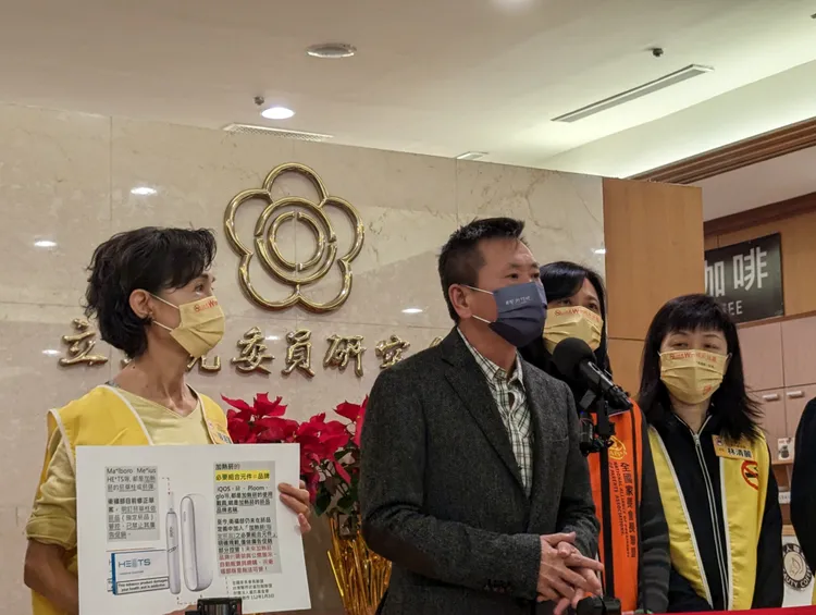 林為洲下午緊急和民團召開記者會，對於國健署態度丕變「非常失望」。蘇柏銓攝影