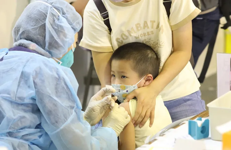 台大醫院、台北長庚醫院及北市聯醫婦幼院區，提供兒童莫德納特別門診預約接種。資料照，鄭孟晃攝