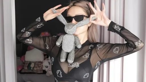 沒人在管那些小兔子！　周揚青透視裝有夠胸