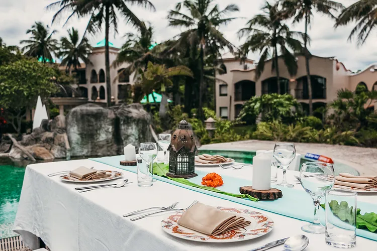 行程包含專屬池畔BBQ晚餐，在自然景觀的氛圍下由主廚團隊為大家燒烤，享受精緻的在地頂級食材。業者提供