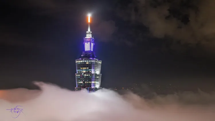 當天參與空拍的另一名學員Esther Lu，也在個人臉書上分享大年初一拍攝的101雲端美照。翻攝《Esther Lu》的臉書