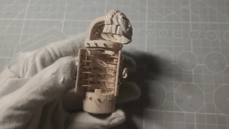 鐵處女。翻攝自《bilibili》