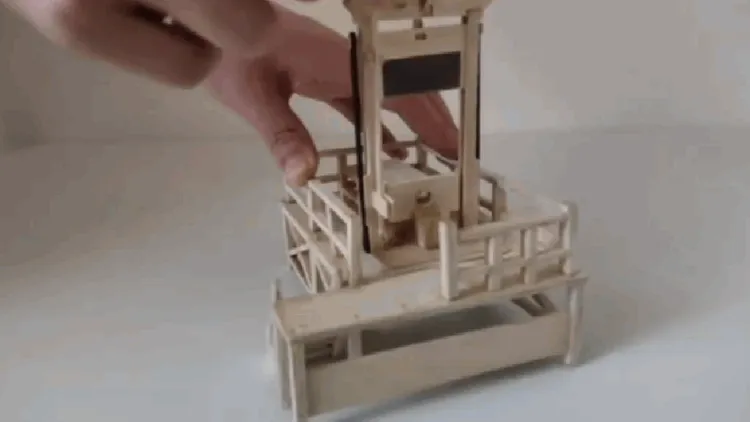 斷頭台。翻攝自《bilibili》