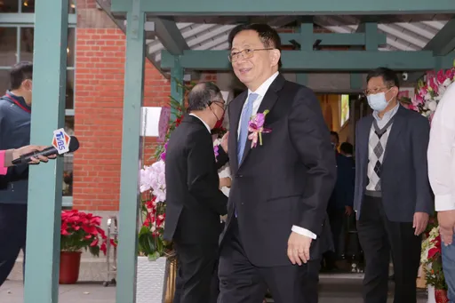 6萬按讚！管中閔校長任內最後廢文曝光　「請稱我管長」校園內再見