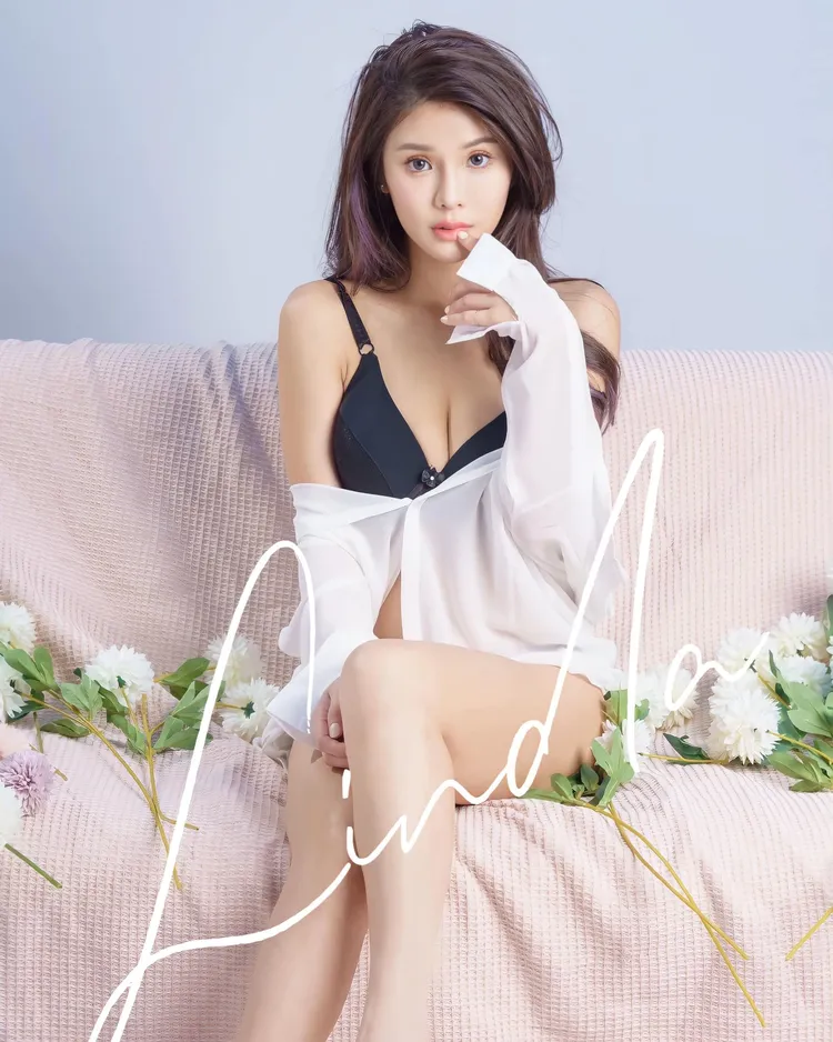原本模樣清新脫俗的她，展露自己性感女人味的一面。引自琳妲-林羿禎粉絲團