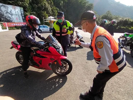 新店警加強北宜公路取締 2小時開罰15件!這項違規最多