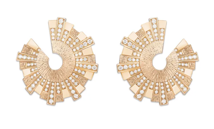 Sunlight玫瑰金鑲鑽耳環，49萬元。品牌提供