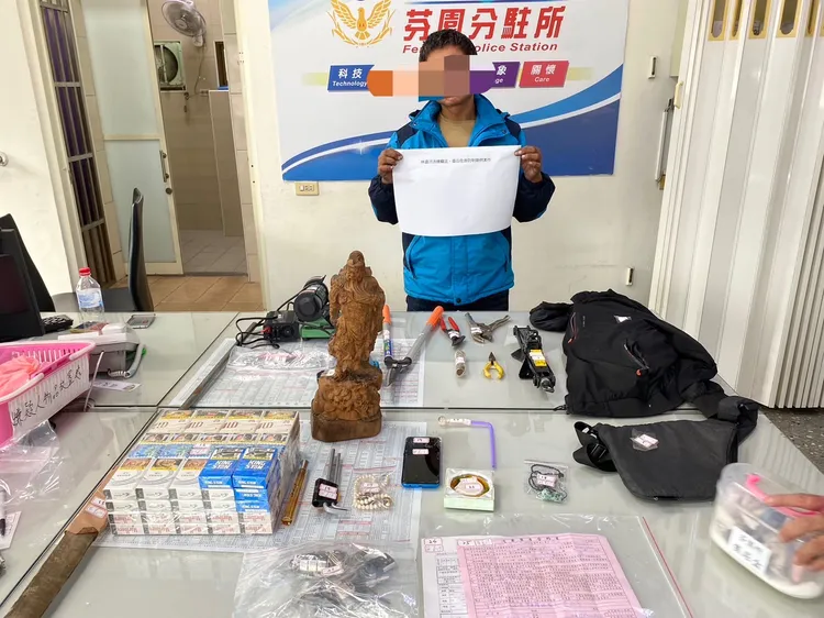 林姓竊嫌與警方起獲的贓證物。警方提供