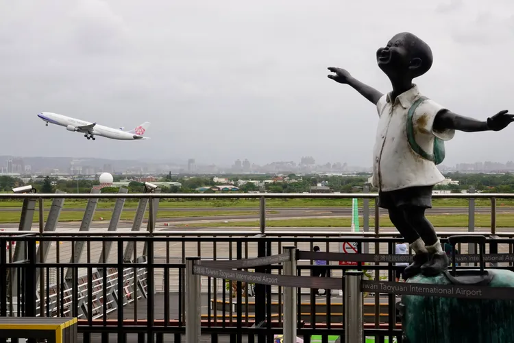 早上已有一班載有84名自中國入境旅客的班機落地。示意圖，施昂強攝