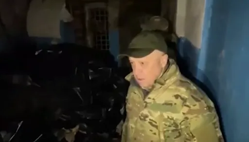 運屍示威!俄羅斯傭兵「華格納集團」炫耀戰功 動用20輛軍卡將烏軍遺體送回烏方