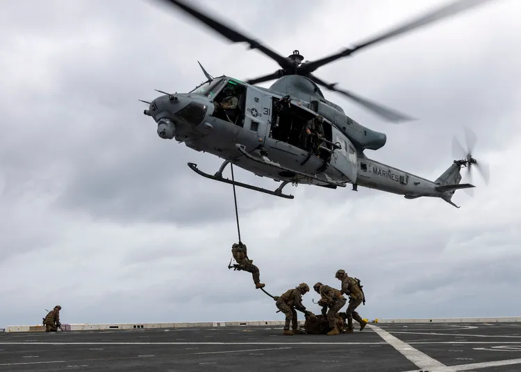 尼米茲號航空母打擊群12日起在南海巡弋。facebook/U.S. Navy