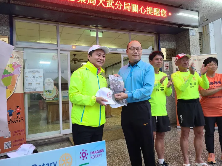 台灣盲人環台為公益路跑。大武分局提供