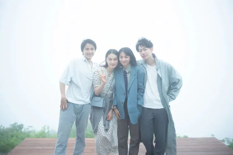 日劇《First Love 初戀》引起全球追看，由木戶大聖（左起）、八木莉可子飾演主角滿島光和佐藤健的少年期。Netflix提供