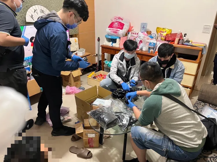 警方清點毒品。海山警分局提供