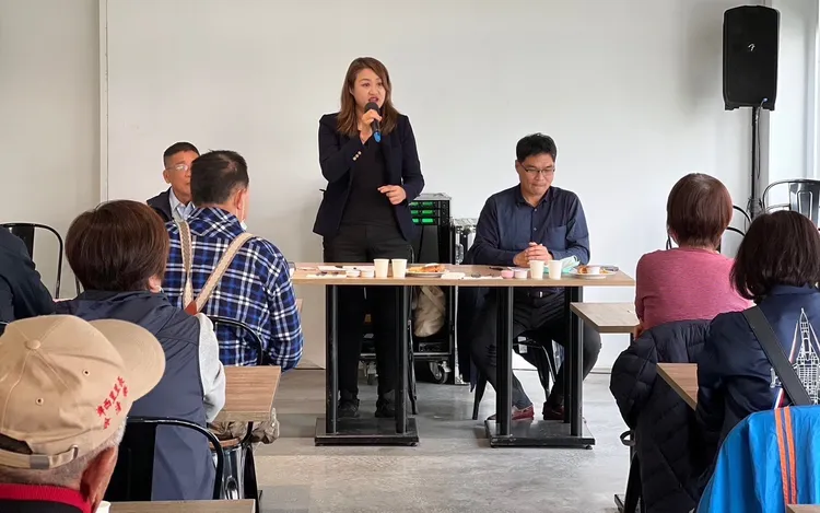 觀光局籌辦2023高雄蓮潭燈會，局長高閔琳舉辦數場說明會，廣邀里長、商圈店家以及地方宮廟出席與會。觀光局提供