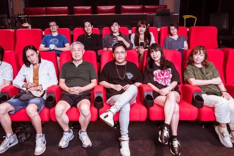 杜篤之（前排左二）跟姜寧（前排左三）首次合作愉快。禾力文創提供