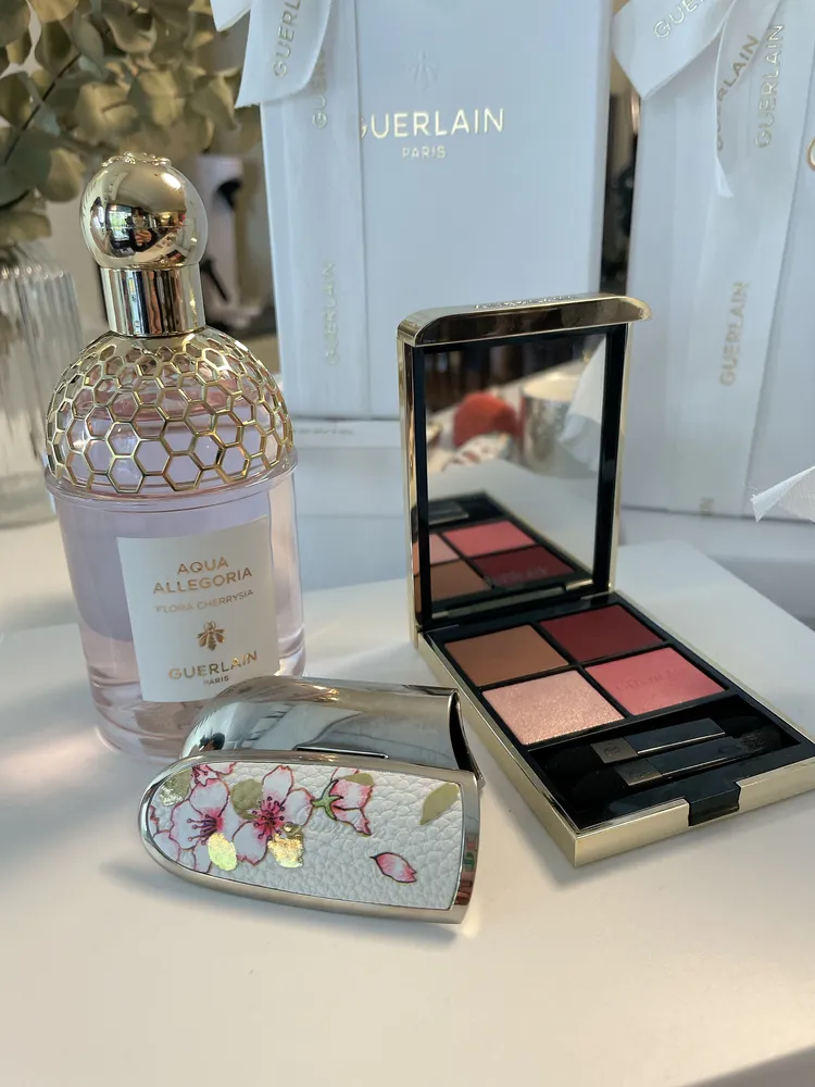 品牌建議可搭配高訂深邃四色眼影盤#530Mafestic Rose、花草水語漫天粉櫻淡香水等單品，完成全套浪漫櫻花妝。張家玲攝