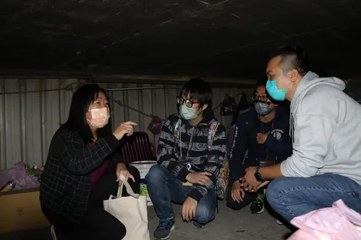 新北市府獲贈200個睡袋 協助橋下街友度過寒冬