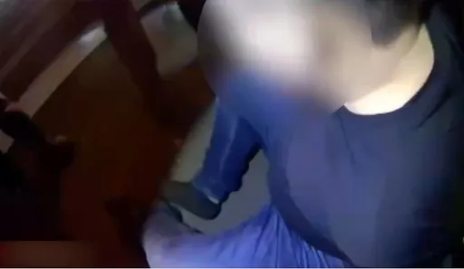 想跟警察比飛毛腿? 通緝犯跑到鞋子都掉了還是被逮