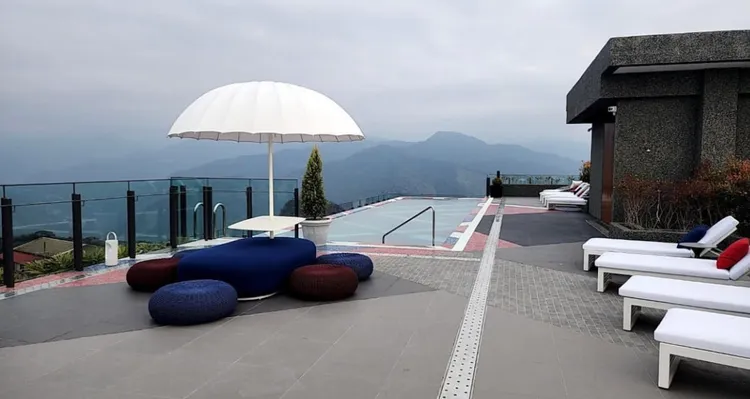 就是這無邊際泳池讓蔡依林的下榻處露餡。翻攝蔡依林IG