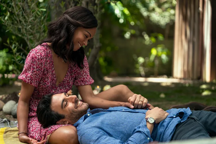 《從愛出發》中柔伊莎達娜與尤金尼歐馬斯特蘭德的愛情故事賺人熱淚。Netflix提供