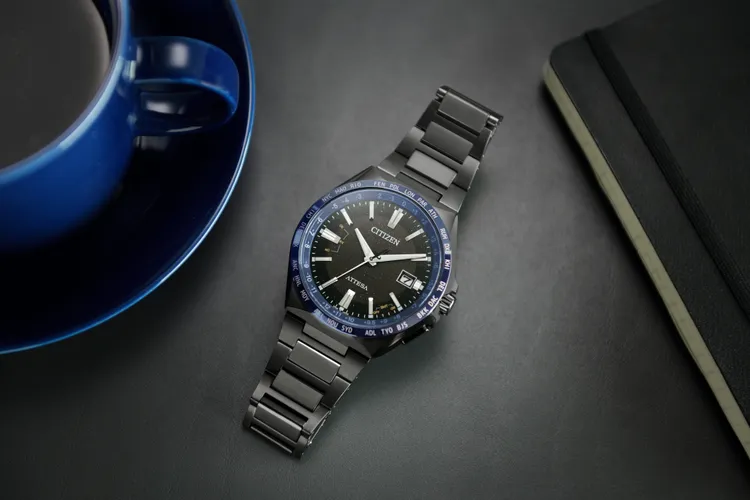 CB0217-71E光動能全球電波對時錶，3萬6800元。品牌提供