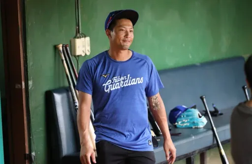 在新竹棒球場「勇撲天堂路」 傷了林哲瑄的富邦發聲了