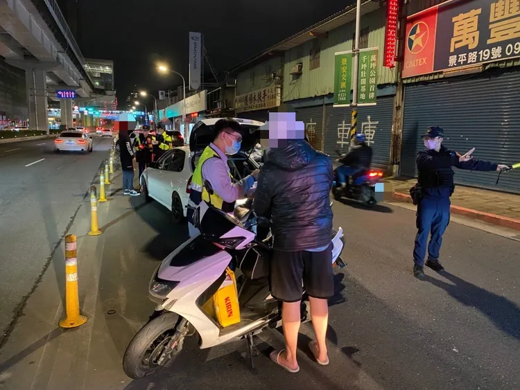 中和分局去年下半年度，共通報960件改裝排氣管致噪音機車，將由環保局依「噪音管制法」裁處新臺幣3000元罰鍰。警方提供