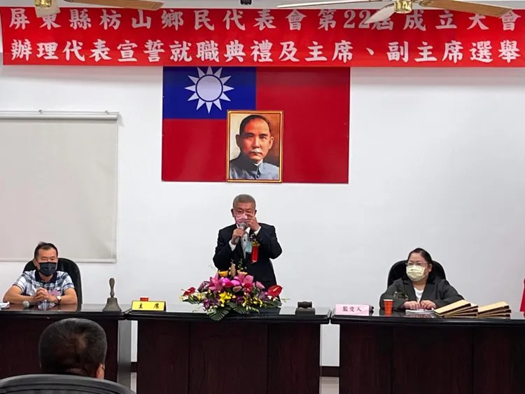 洪啟能(中)此次地方大選當選枋山鄉代，上月25日鄉代推選當選鄉代會主席。取自洪啟能臉書