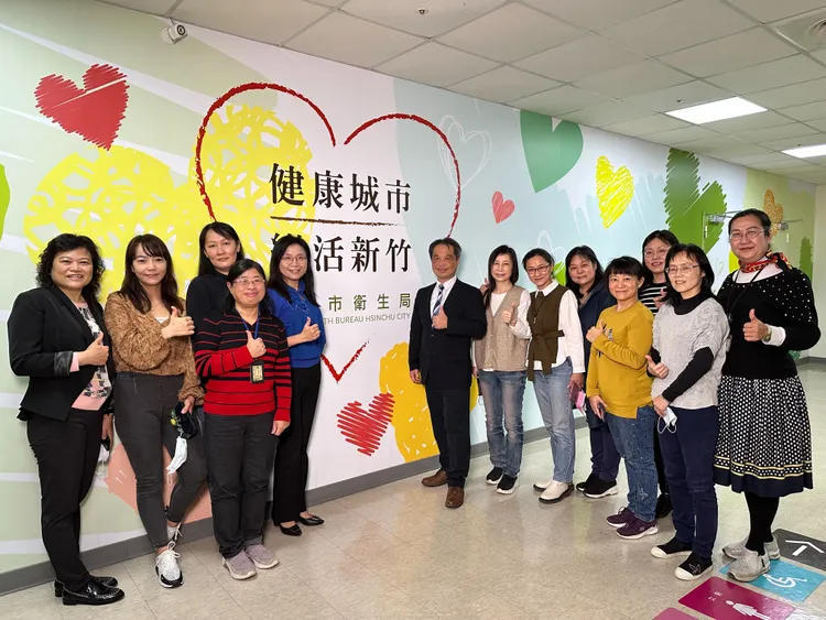 陳厚全堪稱「醫療界的外交官」，還獲頒衛福部首屆優良暨資深醫師「特殊貢獻醫師獎」。新竹市政府提供