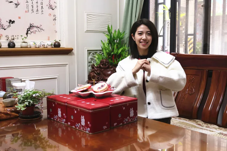 今天是大年初一，也是兔年第一天，何芝寧也向《壹蘋》讀者拜年，祝福大家前「兔」似錦、鴻「兔」大展。黃羿馨攝