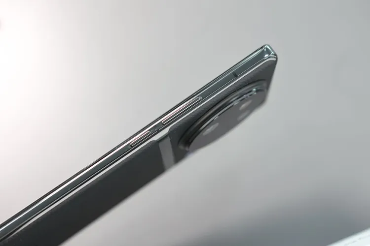 曲面設計。翁玉信攝