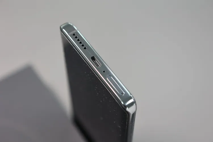 立體聲雙喇叭。翁玉信攝