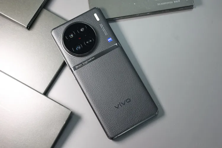 vivo X90 Pro只提供傳奇黑色。翁玉信攝