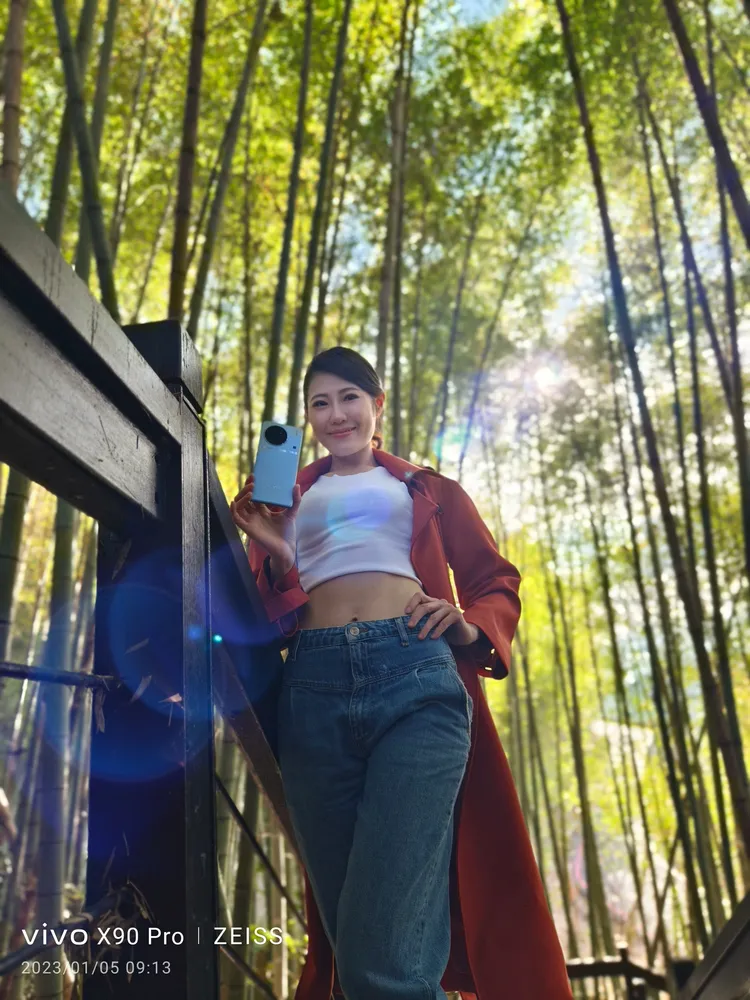 逆光拍出美照，耀斑人像模式實拍圖。王雪玲攝