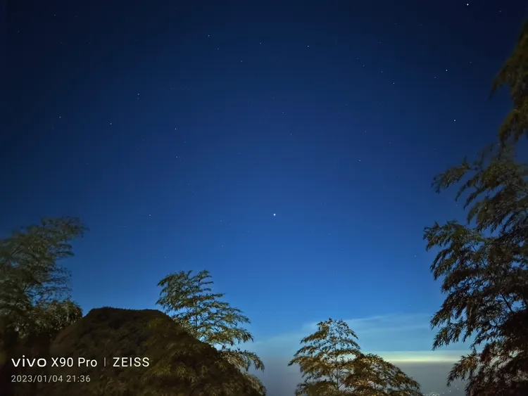 手持手機即可拍星星。王雪玲攝