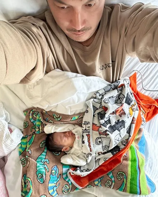 KID哀被嫩嬰搞得像余天！翻攝臉書「林柏昇 KID」