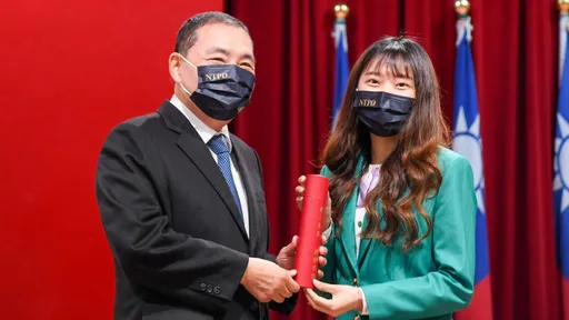 新北打詐隊去年攔詐5.7億 侯友宜表揚121名有功人員