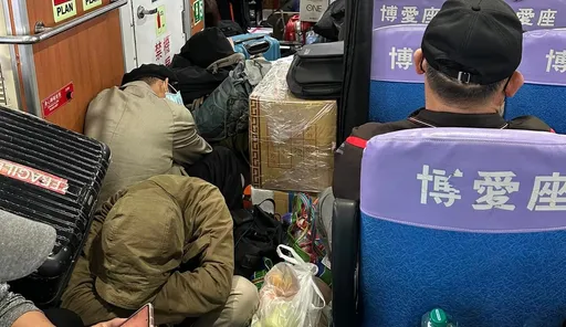 台東-蘭嶼交通船竟有乘客窩通道無座可坐 不是超載!海巡署澄清是這原因所致