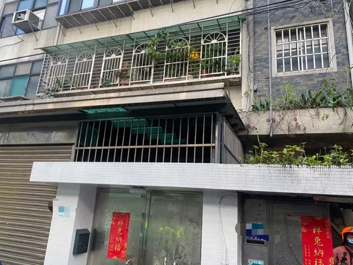 永和公寓突冒火煙　警消馳援救出嗆傷母女