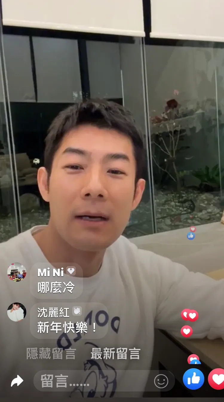 施易男直播中不停問粉絲自己是否胖了。翻攝施易男臉書