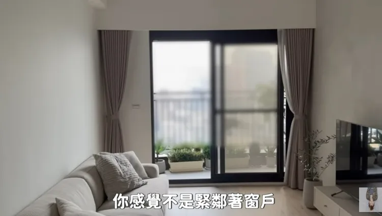 網紅愛莉莎莎開箱人生第二間房，3900多萬新家，格局為3房2廳2衛，北歐法式風格裝潢美到哭。翻攝《愛莉莎莎 Alisasa》的YouTube頻道