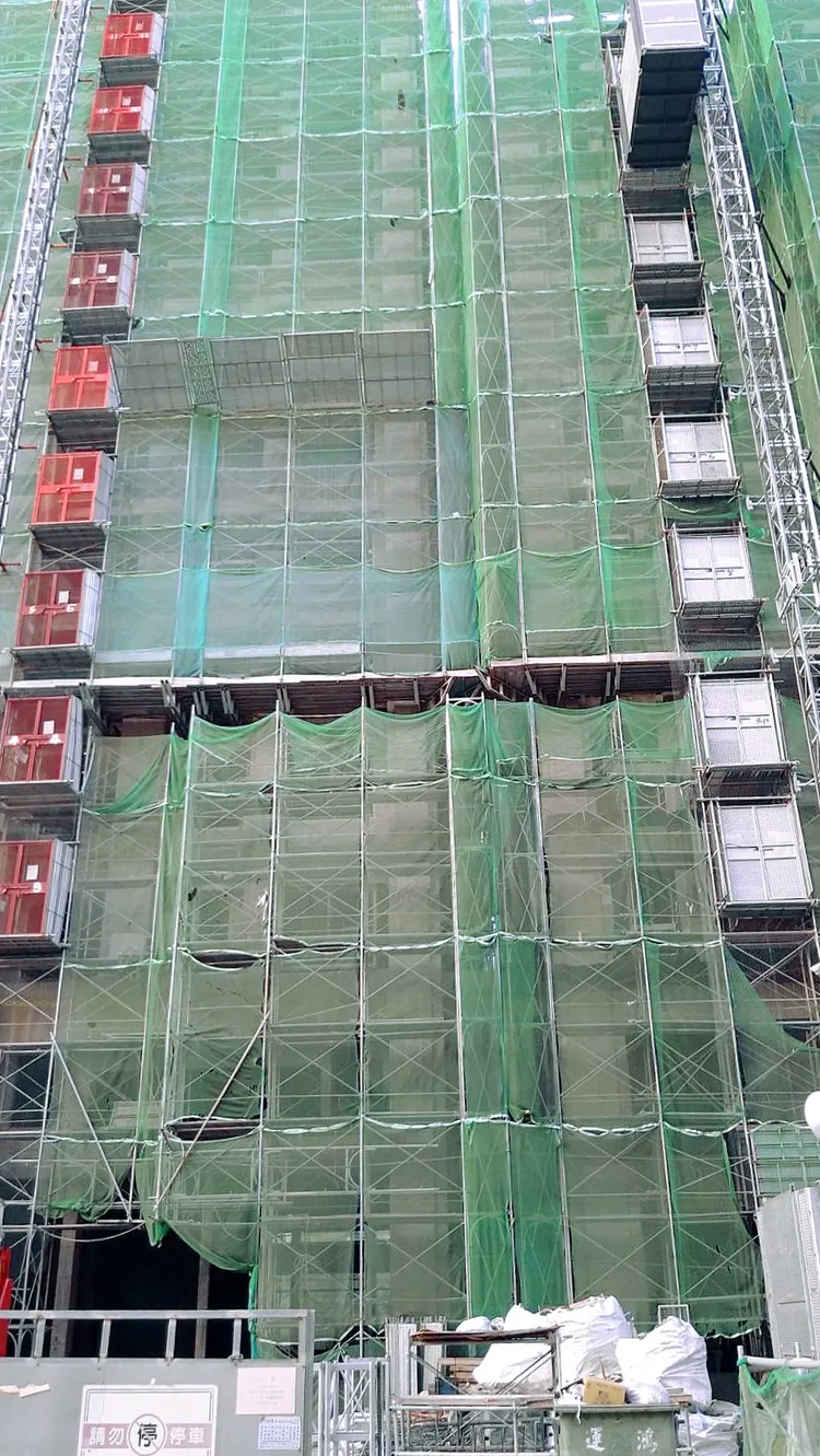 工人從9樓墜落地下2樓，爆頭慘死。讀者提供